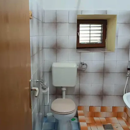 Viki - One Bedroom House * Cara