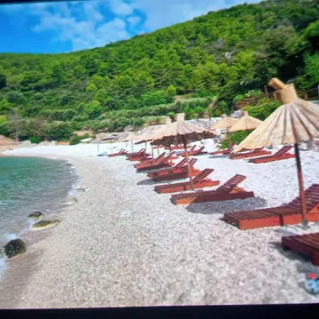 Viki - One Bedroom House Cara